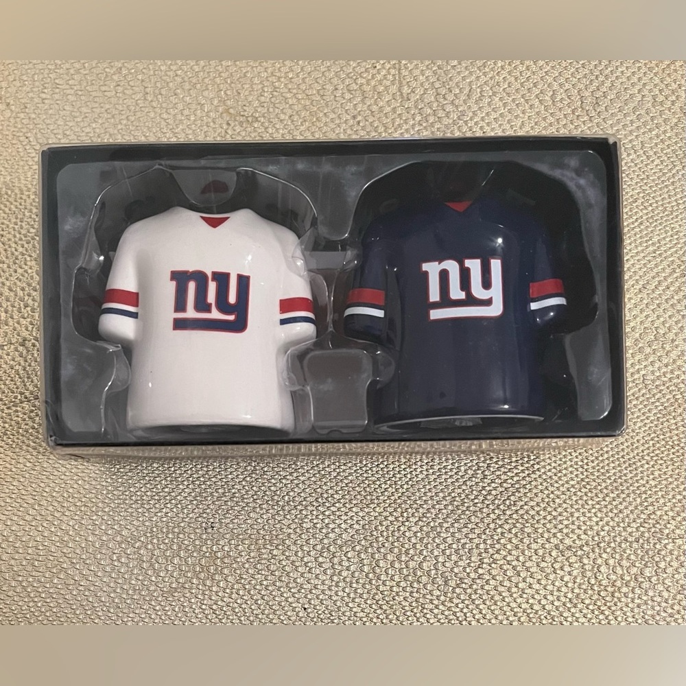 NFL New York Giants Salt And Pepper Shakers